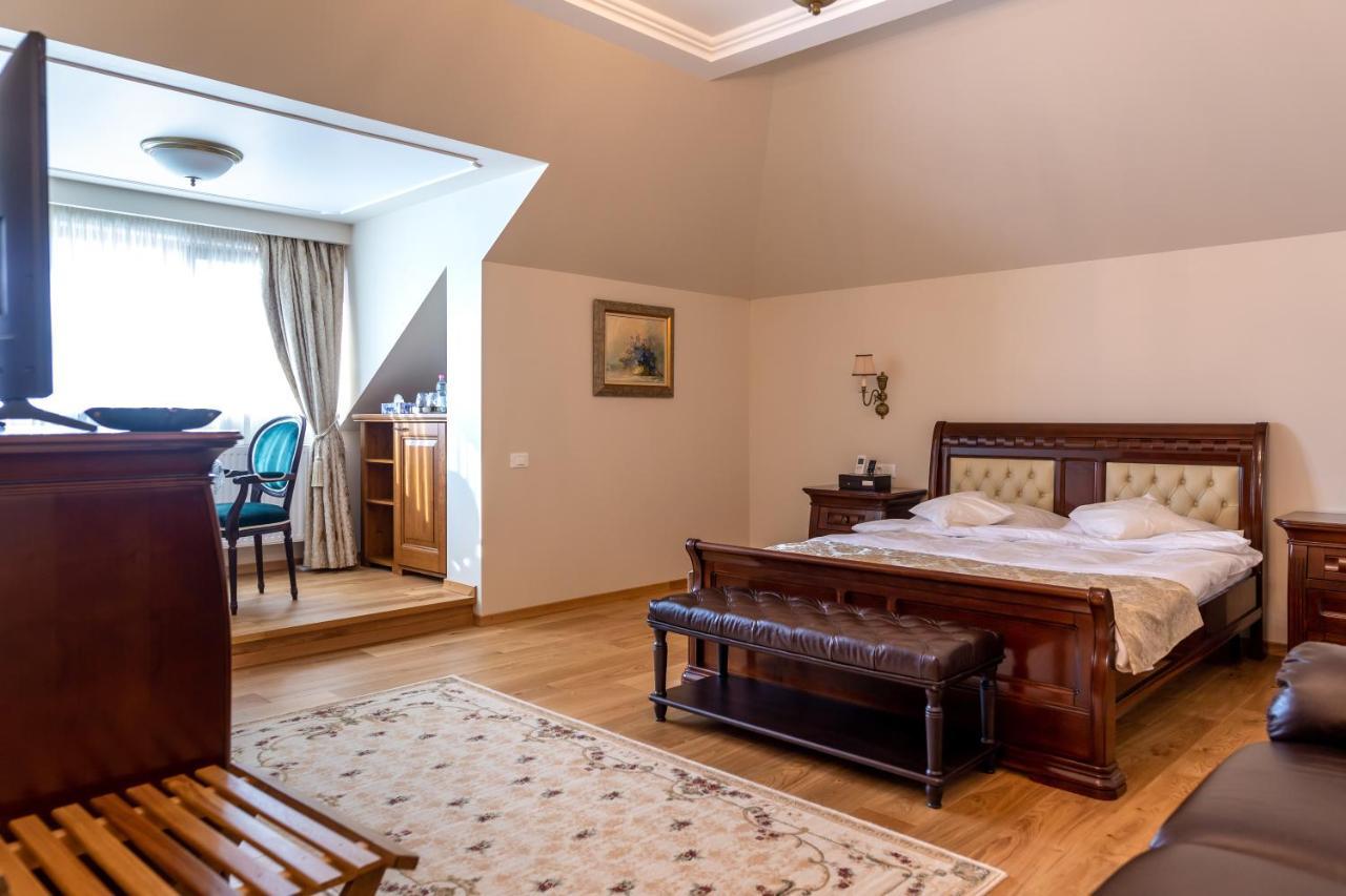 Conacul Cornu 1945 Hotell Cornu de Jos Exteriör bild
